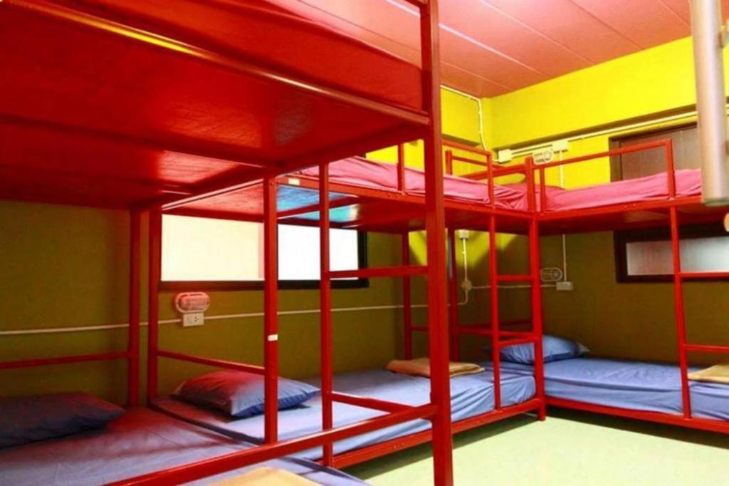 Oyo 586 I Hostel Пхукет Екстер'єр фото