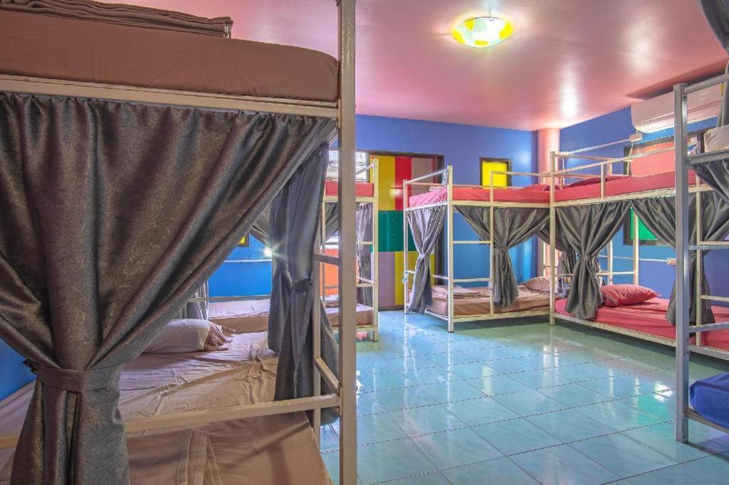 Oyo 586 I Hostel Пхукет Екстер'єр фото