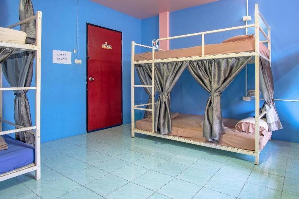 Oyo 586 I Hostel Пхукет Екстер'єр фото