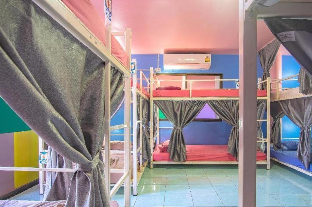 Oyo 586 I Hostel Пхукет Екстер'єр фото