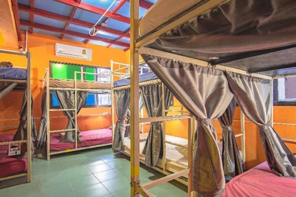 Oyo 586 I Hostel Пхукет Екстер'єр фото
