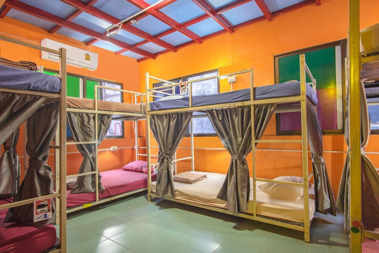 Oyo 586 I Hostel Пхукет Екстер'єр фото