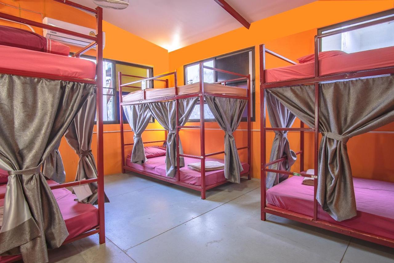 Oyo 586 I Hostel Пхукет Екстер'єр фото