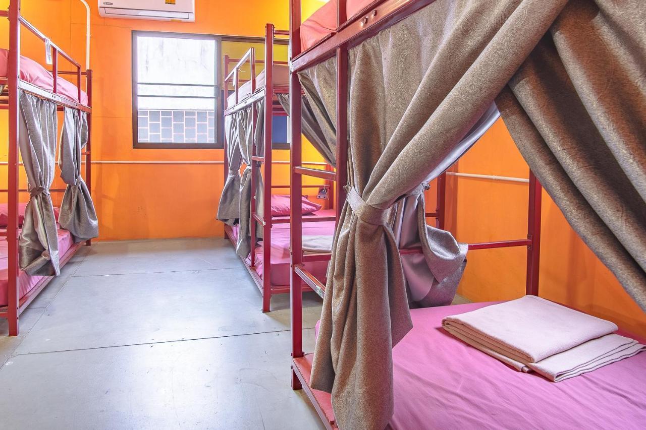 Oyo 586 I Hostel Пхукет Екстер'єр фото